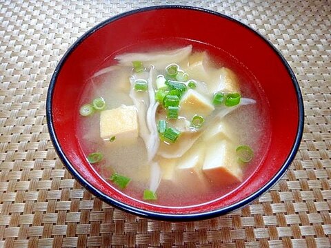 厚揚げと舞茸ねぎの味噌汁